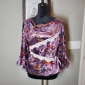 G.V.N. Purple Velour Lace Detail Bell Sleeve Floral Blouse Size 44 (US 6)